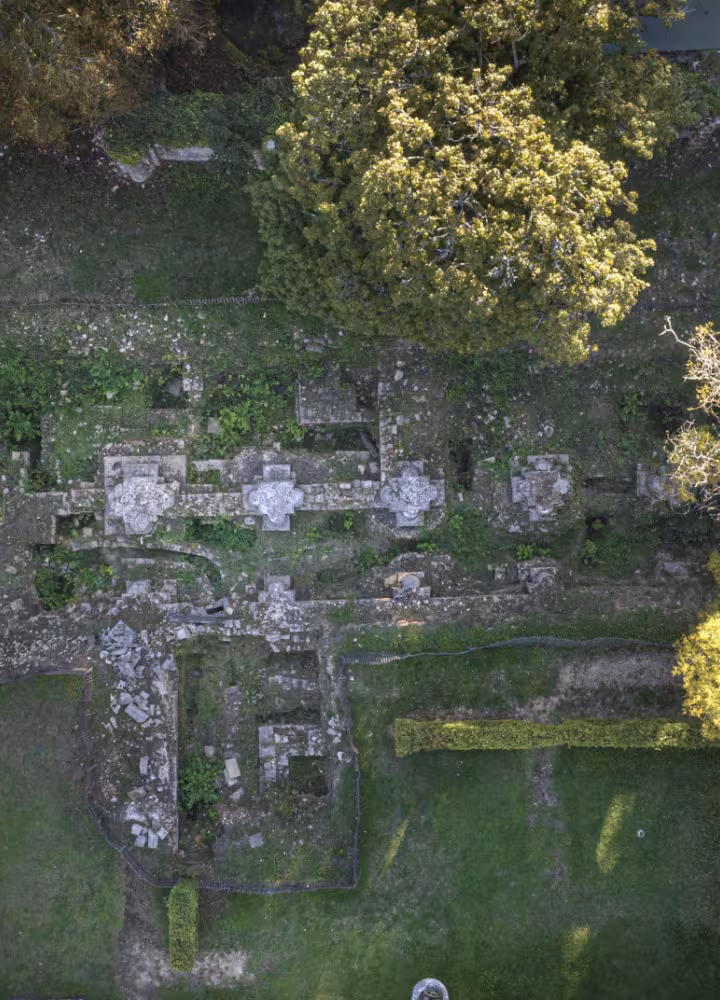 Ruines à Nanteuil en Vallée