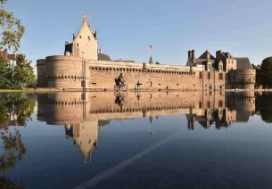Miroir d'eau - Carré Feydeau et Château des ducs de Bretagne